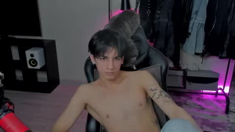 Snapshot of davisross chatting on 02/17/25, 06:04 davis online show from 02/17/25, 06:04