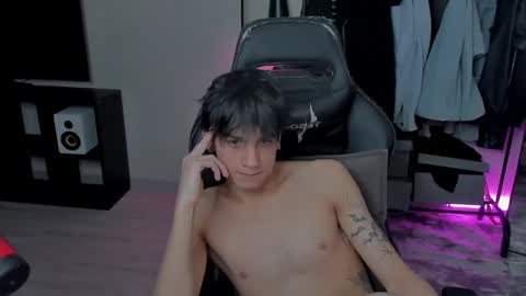 Snapshot of davisross chatting on 02/18/25, 11:52 davis online show from 02/18/25, 11:52