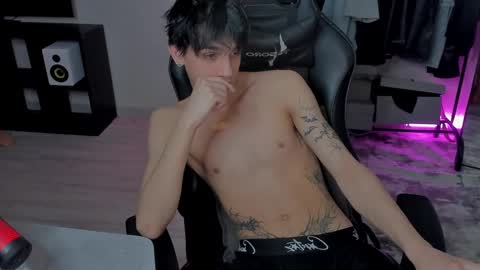 Snapshot of davisross chatting on 02/20/25, 09:53 davis online show from 02/20/25, 09:53