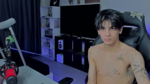 Snapshot of davisross chatting on 09/19/25, 05:20 davis online show from 09/19/25, 05:20