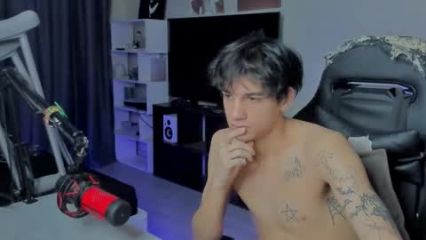 Snapshot of davisross chatting on 09/23/25, 05:54 davis online show from 09/23/25, 05:54