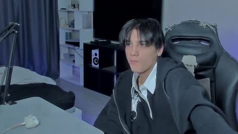 Snapshot of davisross chatting on 10/06/25, 12:30 davis online show from 10/06/25, 12:30