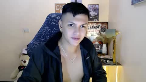 Snapshot of dax_x chatting on 01/04/25, 11:17 JC LOVER BOY online show from 01/04/25, 11:17
