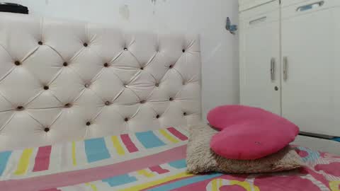 instagram  catherin dayana reina online show from 02/27/25, 04:53