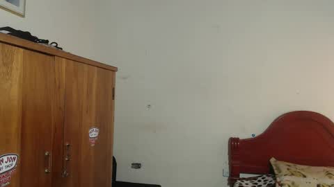 Dylon online show from 12/17/25, 06:14