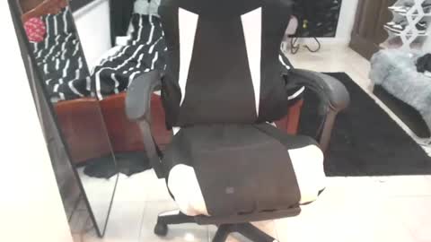 stephaniechim online show from 01/11/25, 05:52