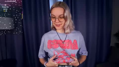 Charlie 18yo online show from 10/28/25, 05:33