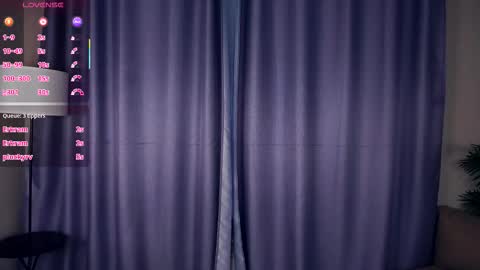 Charlie 18yo online show from 11/26/25, 05:41