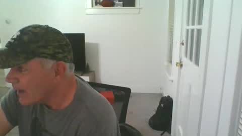 Snapshot of deano2nyc chatting on 12/28/24, 03:58 Deano DILF online show from 12/28/24, 03:58