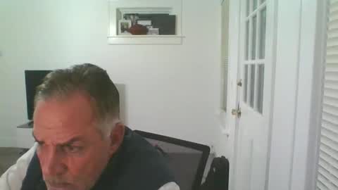 Snapshot of deano2nyc chatting on 01/01/25, 05:11 Deano DILF online show from 01/01/25, 05:11