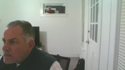 Snapshot of deano2nyc chatting on 01/01/25, 10:54 Deano DILF online show from 01/01/25, 10:54