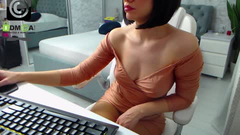 Snapshot of dear_ellisse chatting on 12/05/24, 10:44 Elly online show from 12/05/24, 10:44