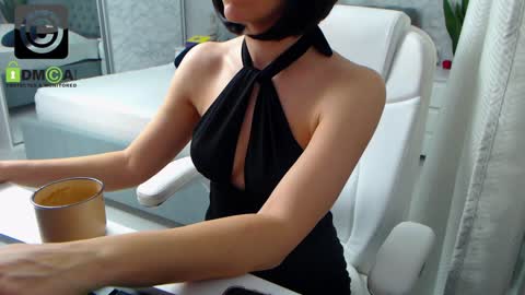 Snapshot of dear_ellisse chatting on 12/06/24, 08:37 Elly online show from 12/06/24, 08:37