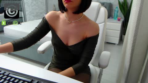 Snapshot of dear_ellisse chatting on 12/20/24, 09:32 Elly online show from 12/20/24, 09:32