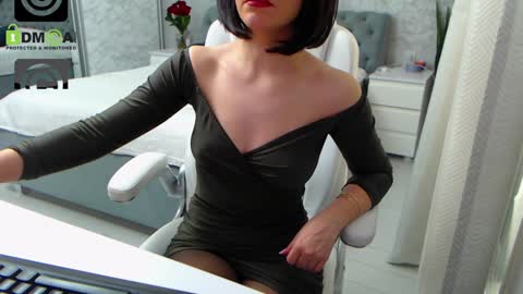 Snapshot of dear_ellisse chatting on 01/07/25, 10:22 Elly online show from 01/07/25, 10:22