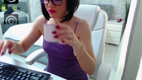 Snapshot of dear_ellisse chatting on 01/28/25, 11:17 Elly online show from 01/28/25, 11:17