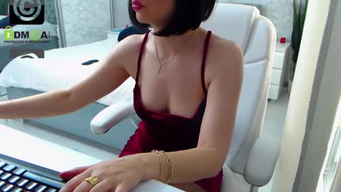 Snapshot of dear_ellisse chatting on 02/17/25, 10:07 Elly online show from 02/17/25, 10:07