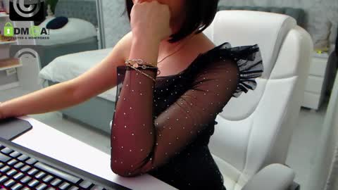 Snapshot of dear_ellisse chatting on 03/01/25, 01:51 Elly online show from 03/01/25, 01:51