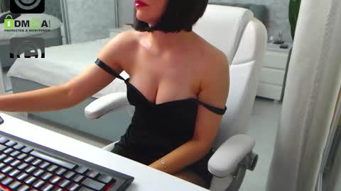Snapshot of dear_ellisse chatting on 09/17/25, 09:55 Elly online show from 09/17/25, 09:55