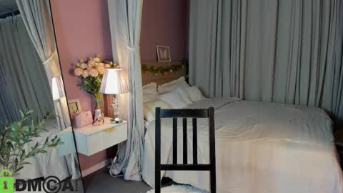 Snapshot of dearly_emily chatting on 02/13/26, 05:20 Emily GMT2 Mon 10 AM - 4 PM Wed 10 AM - 4 PM Thu 10 AM - 4 PM Fri 10 AM - 4 PM Sat 10 AM - 4 PM online show from 02/13/26, 05:20