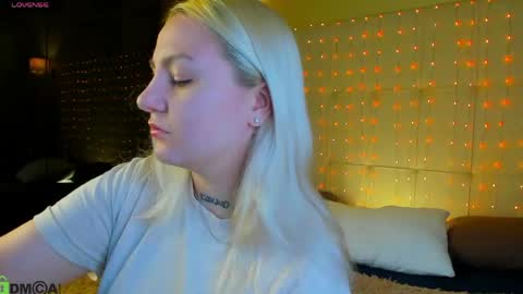 Debbie Mon Tue Fri Sun Sat GMT 3 1000am - 0400pm  online show from 04/17/26, 05:27