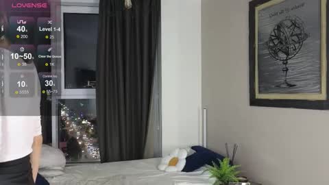 Snapshot of debihenks chatting on 10/14/25, 05:14 Eva online show from 10/14/25, 05:14