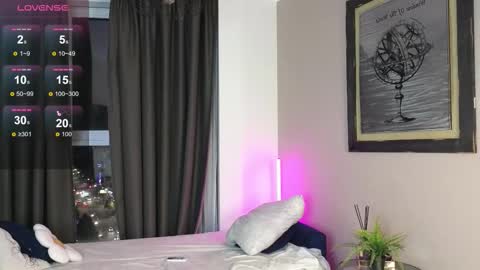 Snapshot of debihenks chatting on 10/22/25, 06:07 Eva online show from 10/22/25, 06:07