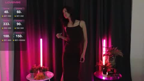 Snapshot of debihenks chatting on 11/11/25, 05:13 Eva online show from 11/11/25, 05:13