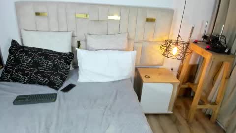 debora_heels_ online show from 02/17/26, 11:29