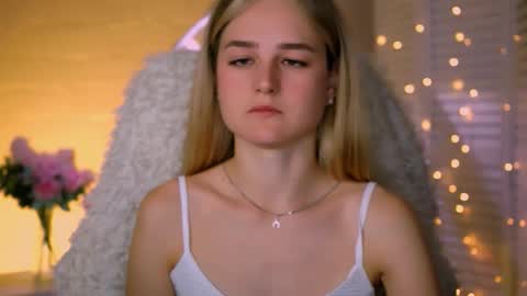 Snapshot of deboralarson chatting on 09/15/25, 03:39 Debora online show from 09/15/25, 03:39