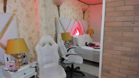 Snapshot of deboralombardii chatting on 09/08/25, 10:42 deboralombardii online show from 09/08/25, 10:42