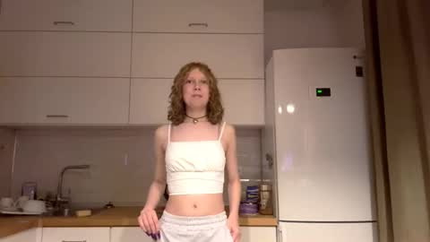 Snapshot of deboramcdonnall chatting on 12/15/25, 02:43 Hello My name is Sarah im new model here and little but shy. online show from 12/15/25, 02:43