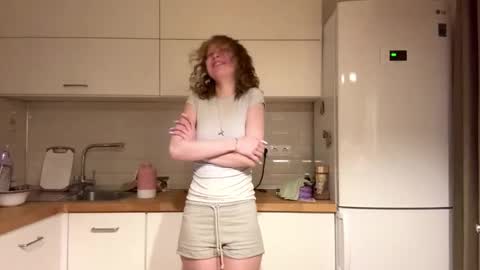 Hello My name is Sarah im new model here and little but shy. online show from 01/18/26, 05:17