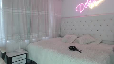 DeboraMom online show from 02/09/25, 07:30