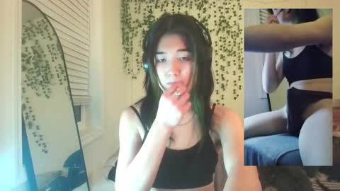 Snapshot of deciduousdoll chatting on 09/21/25, 06:04 deciduousdoll online show from 09/21/25, 06:04