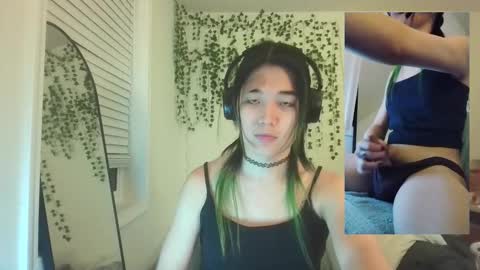 Snapshot of deciduousdoll chatting on 10/19/25, 06:03 deciduousdoll online show from 10/19/25, 06:03