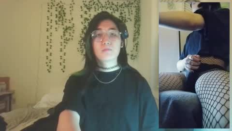 deciduousdoll online show from 11/24/25, 06:13