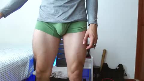 Snapshot of deconrios chatting on 12/12/24, 03:37 Santiago online show from 12/12/24, 03:37