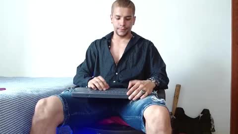 Snapshot of deconrios chatting on 12/14/24, 08:51 Santiago online show from 12/14/24, 08:51