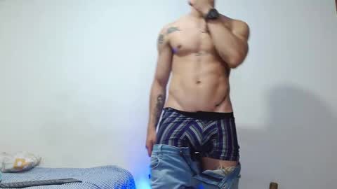 Snapshot of deconrios chatting on 12/15/24, 07:46 Santiago online show from 12/15/24, 07:46