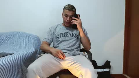 Snapshot of deconrios chatting on 01/19/25, 05:58 Santiago online show from 01/19/25, 05:58