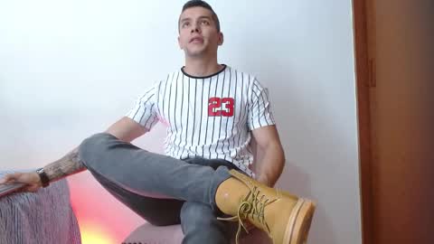 Snapshot of deconrios chatting on 03/10/25, 04:46 Santiago online show from 03/10/25, 04:46