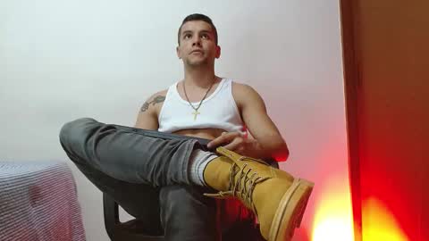 Snapshot of deconrios chatting on 03/11/25, 11:59 Santiago online show from 03/11/25, 11:59