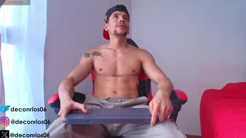 Snapshot of deconrios chatting on 10/11/25, 08:51 Santiago online show from 10/11/25, 08:51