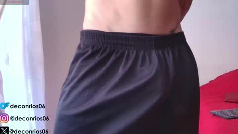 Snapshot of deconrios chatting on 10/24/25, 04:36 Santiago online show from 10/24/25, 04:36