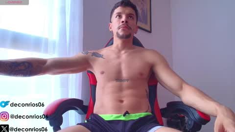 Snapshot of deconrios chatting on 11/03/25, 05:14 Santiago online show from 11/03/25, 05:14