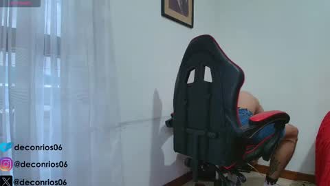 Snapshot of deconrios chatting on 11/25/25, 10:21 Santiago online show from 11/25/25, 10:21