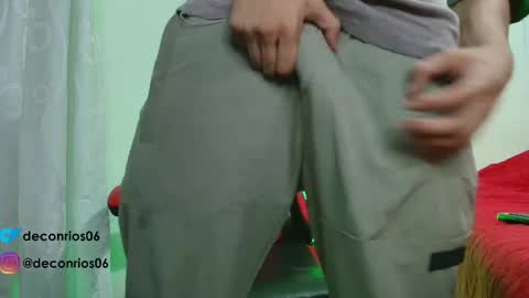 Snapshot of deconrios chatting on 12/16/25, 02:05 Santiago online show from 12/16/25, 02:05