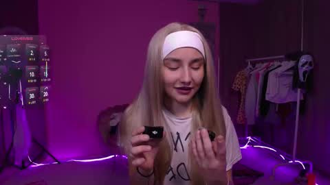 Snapshot of dee_liciouss chatting on 11/25/25, 10:26 Kayla online show from 11/25/25, 10:26