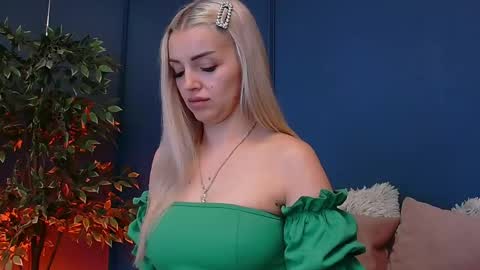 DeeaVIP online show from 04/15/26, 05:03